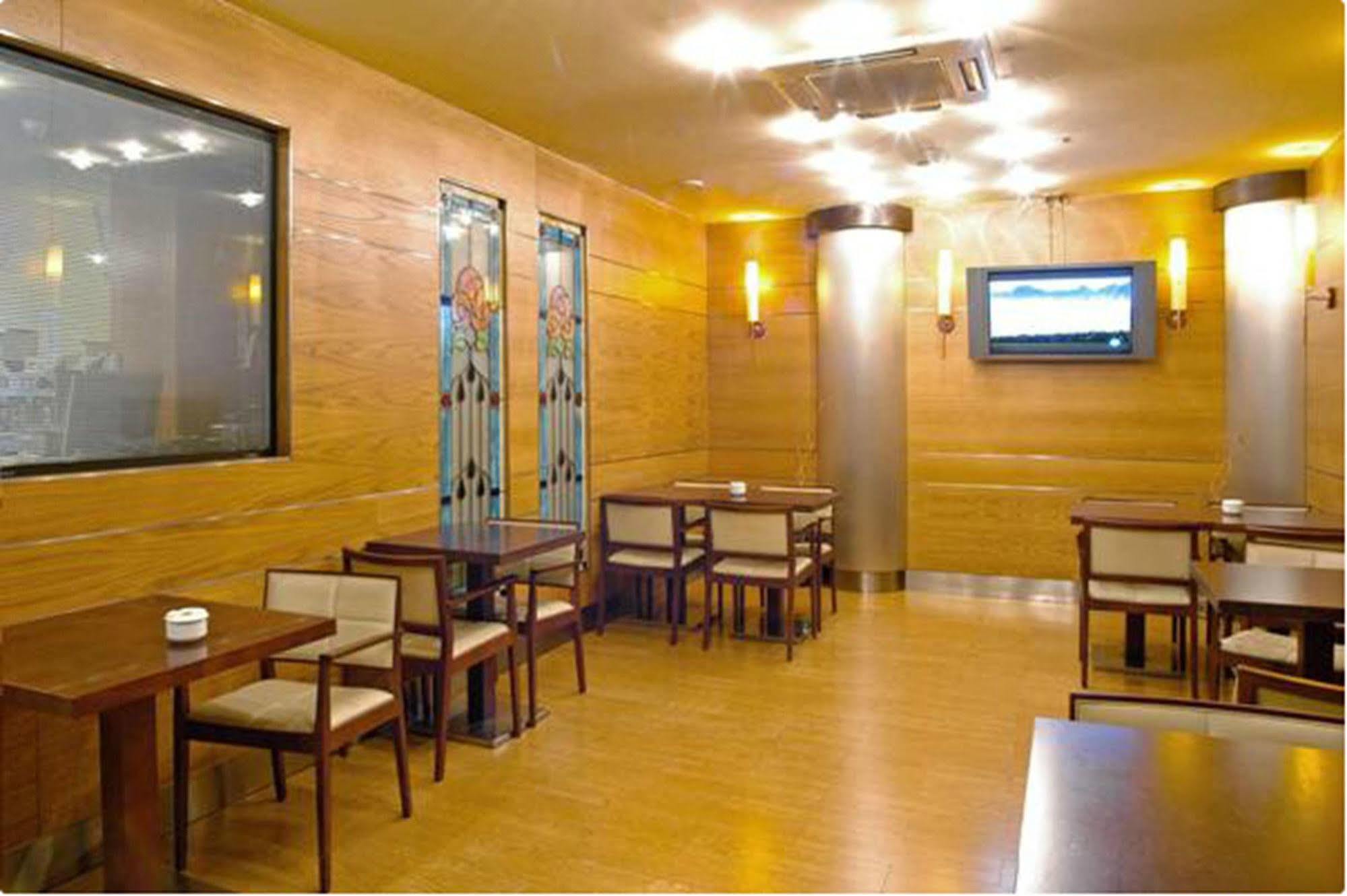 Evenia Rocafort Barcelona Restaurang bild